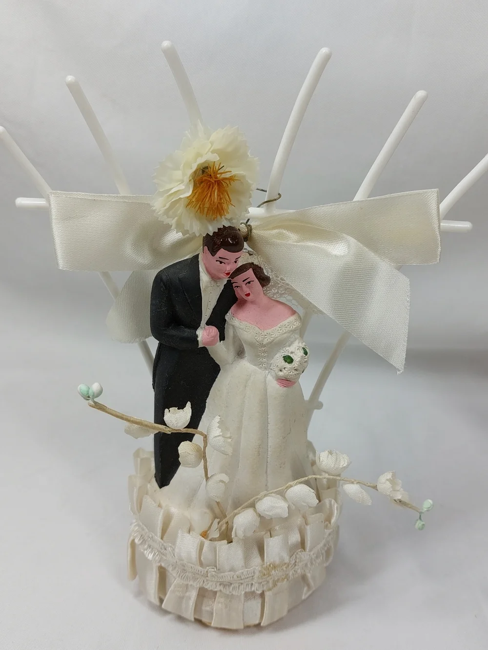 VTG 1940s 50s WEDDING CAKE TOPPERS BRIDE & GROOM LOT OF 2 Chalkware Plastic